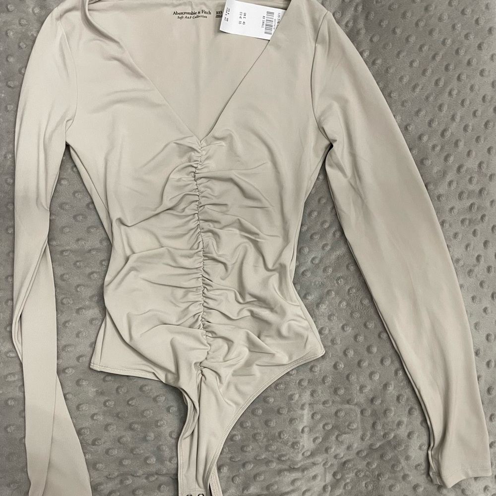 NWT Long Sleeve Ruched V-Neck Bodysuit